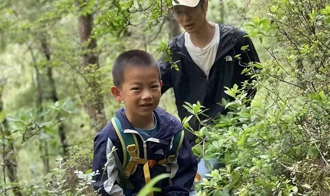 苍山8岁男童遇难：离走失点仅一公里被发现在河中无衣物现场细节刺痛人心(图1)
