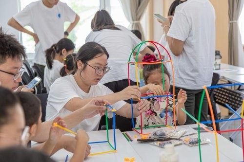 山东理工大学“法治未来”青年实践团：法治护航七彩假期青春力量浸润童心(图1)