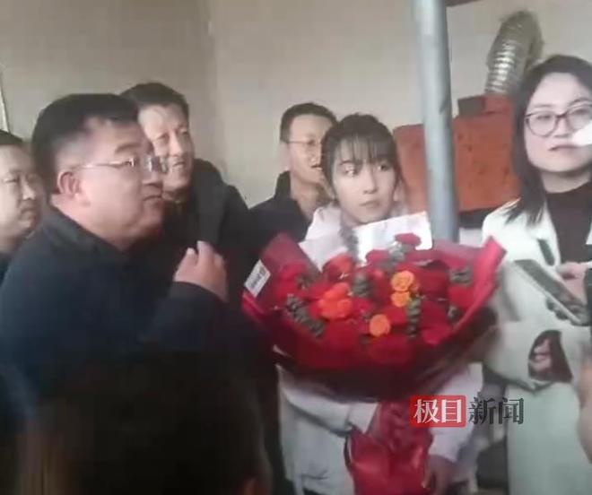 13岁女孩爬冰救人怕父母担心不留名回家谎称“衣服被淋湿”被救男童家长：上门送酬金遭婉拒留下羊羔肉感谢救命之恩(图3)