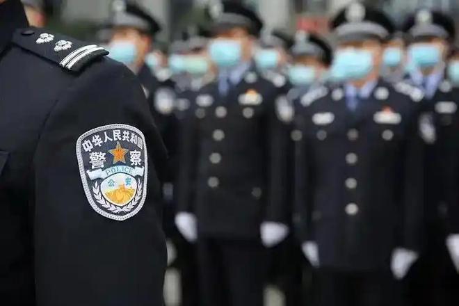 突发特讯！经党中央、国务院批准2025式新警服正式上线了(图1)
