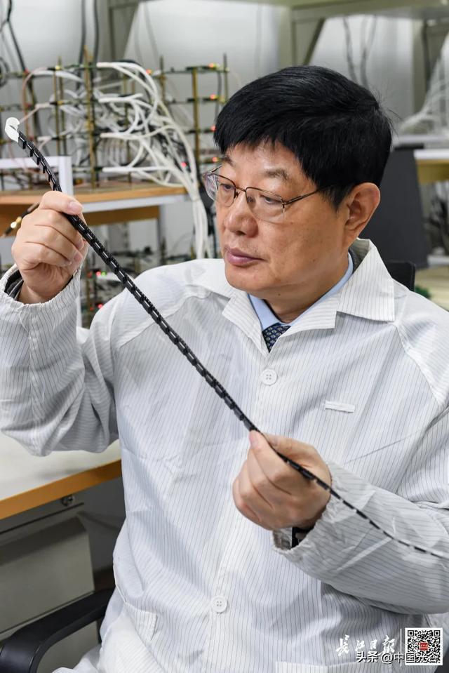 这位光谷人获评《长江日报》年度封面人物(图2)