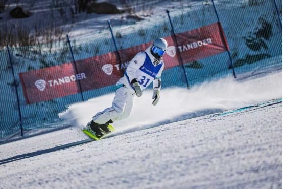 与自然为友与冰雪共舞：TANBOER坦博尔以专业与生态布局助力冰雪事业进阶(图4)
