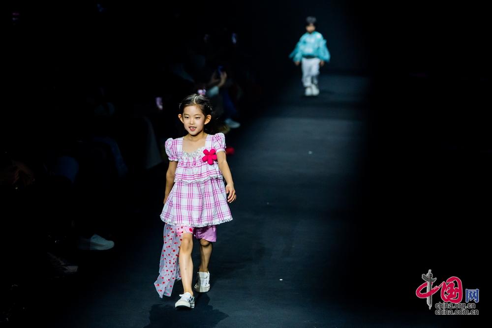把东方底蕴与未来写进孩子的衣服里小鹤鹤把“AI做成了有温度的童装”(图3)