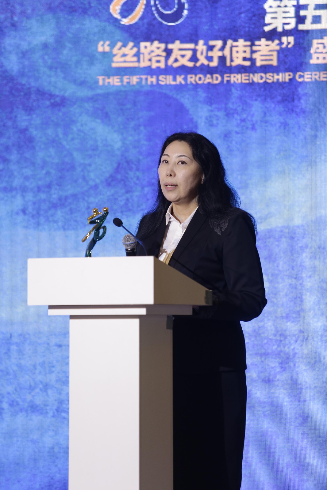 第五届“丝路友好使者”盛典在吉尔吉斯斯坦比什凯克举行(图1)